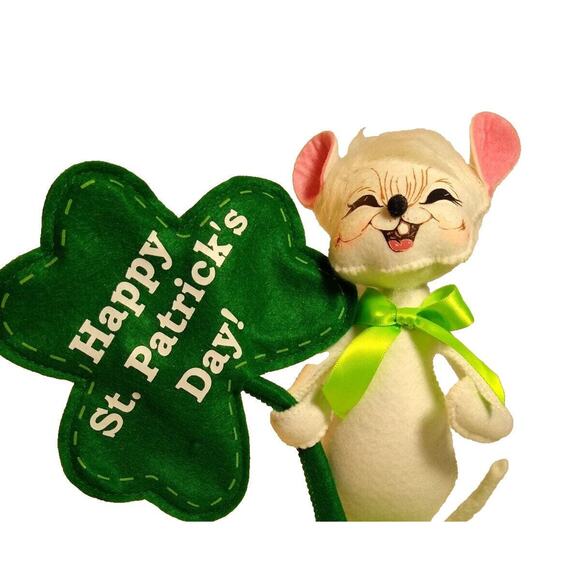 ANNALEE Irish St Patrick's Day Cute White Mouse Pink Ears Doll Vintage Kitsch 8" - Picture 2 of 8